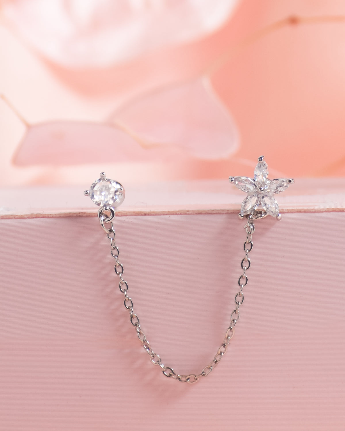 piercing plateada de flor, piercing doble, piercing de flor con piedra, piercing largo