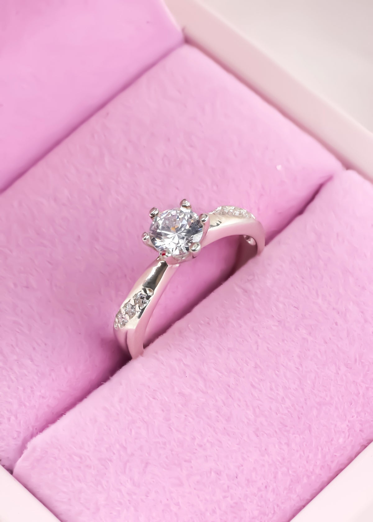 anillo de compromiso, anillo con diamante, anillo de piedra, anillo de compromiso de plata, anillo con piedra grande, anillo de pareja, anillo de plata, anillo delgado