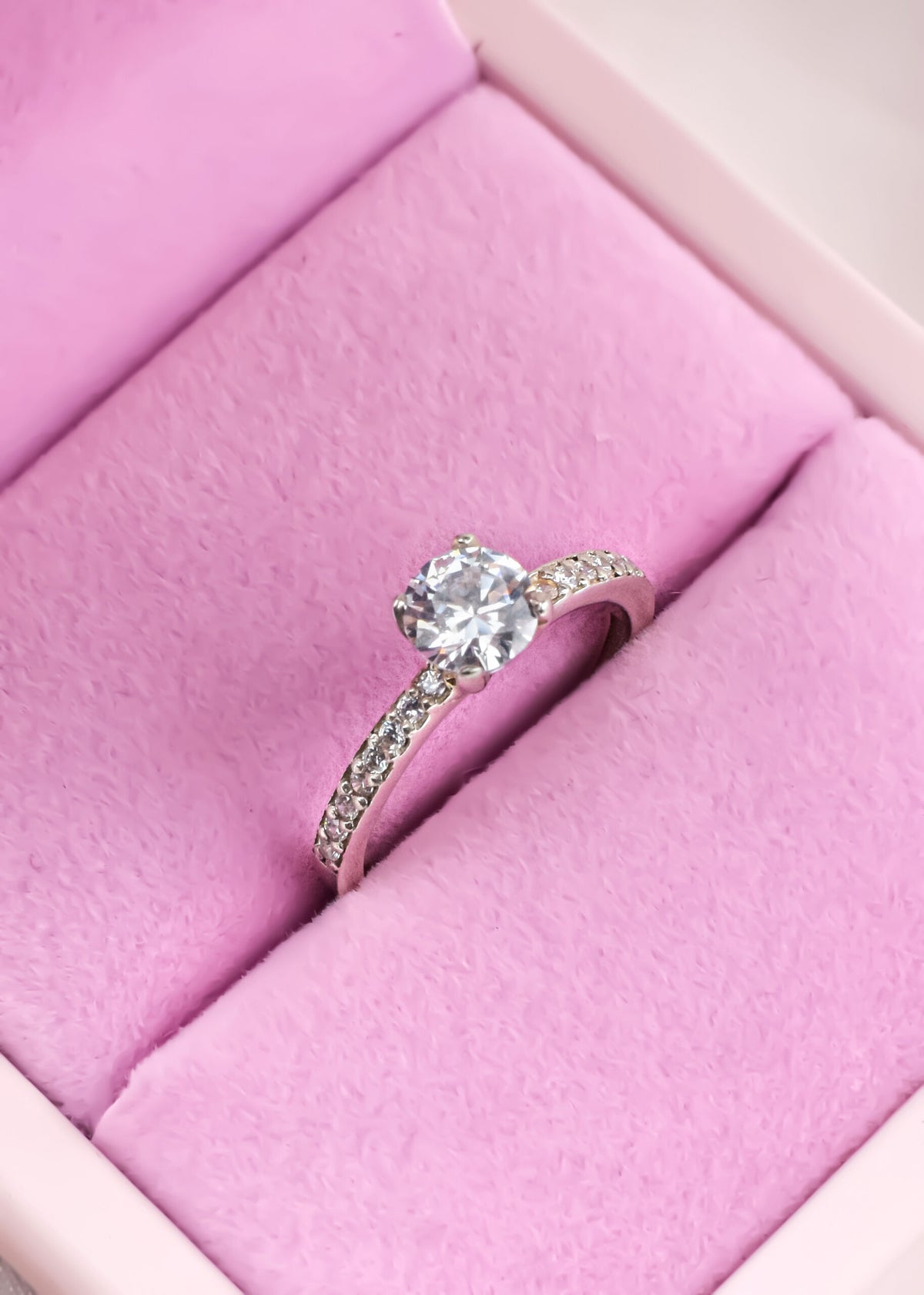 anillo de compromiso, anillo con diamante, anillo de piedra, anillo de compromiso de plata, anillo con piedra grande, anillo de pareja, anillo de plata, anillo delgado