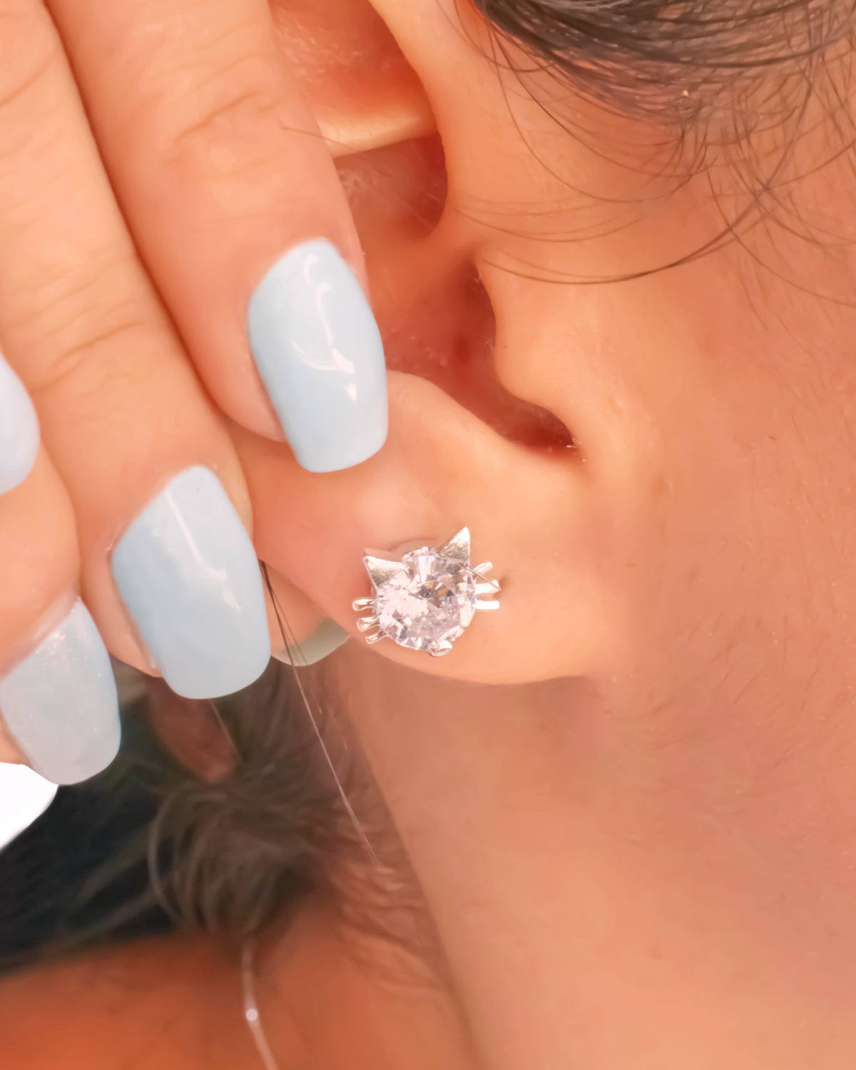 aretes pequeños de gato, aretes plateados, aretes con piedra de gato