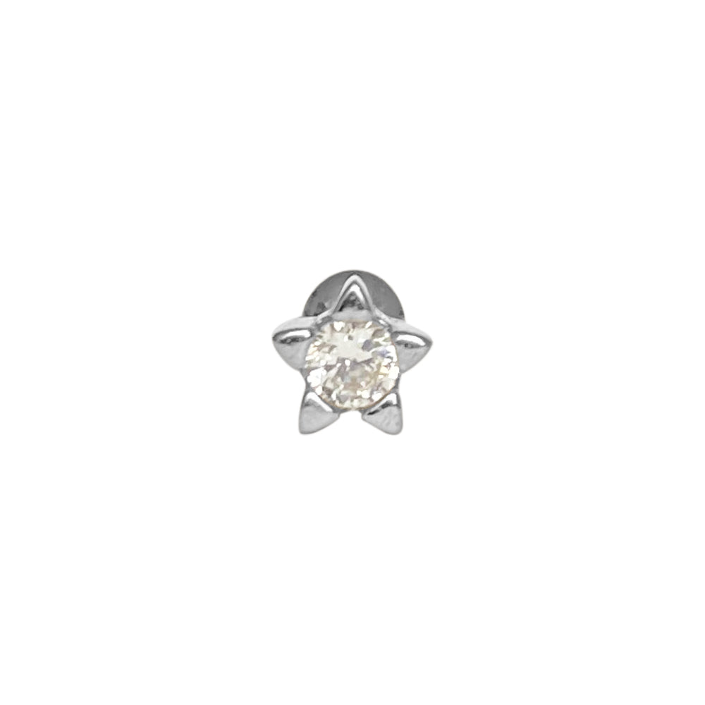 Piercing en forma de estrella plateada con piedra al centro 