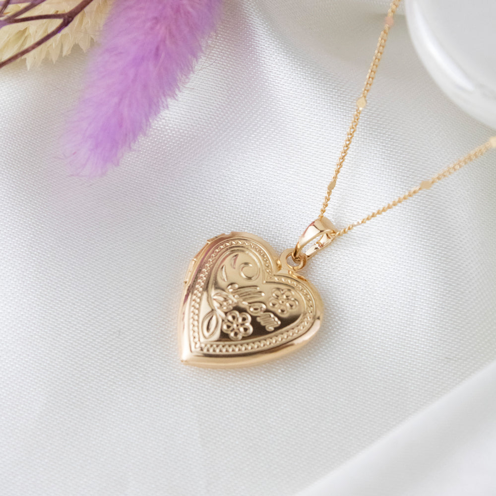 Relicario en forma de corazón con grabado de mamá, con encapsulado de 2 fotos en tono dorado