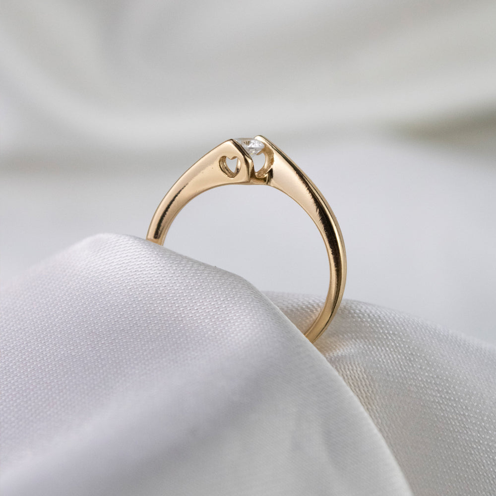 anillo dorado, anillo de compromiso, anillo de promesa, anillo dorado con piedra