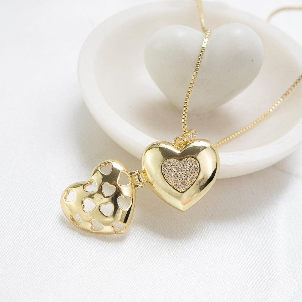 collar relicario en forma de corazon con piedras  dorado, collar de corazon, collar para colocar fotos, collar dorado para poner fotos, collar con circones en forma de corazon