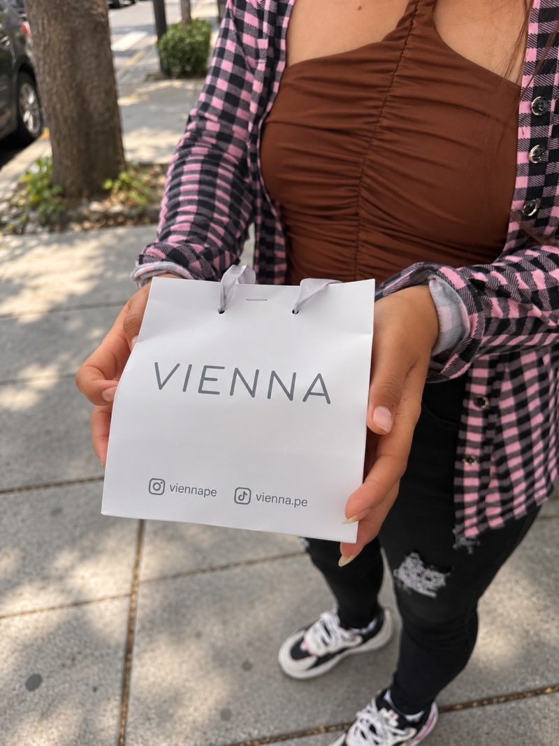 Cliente de Vienna con su pedido 7